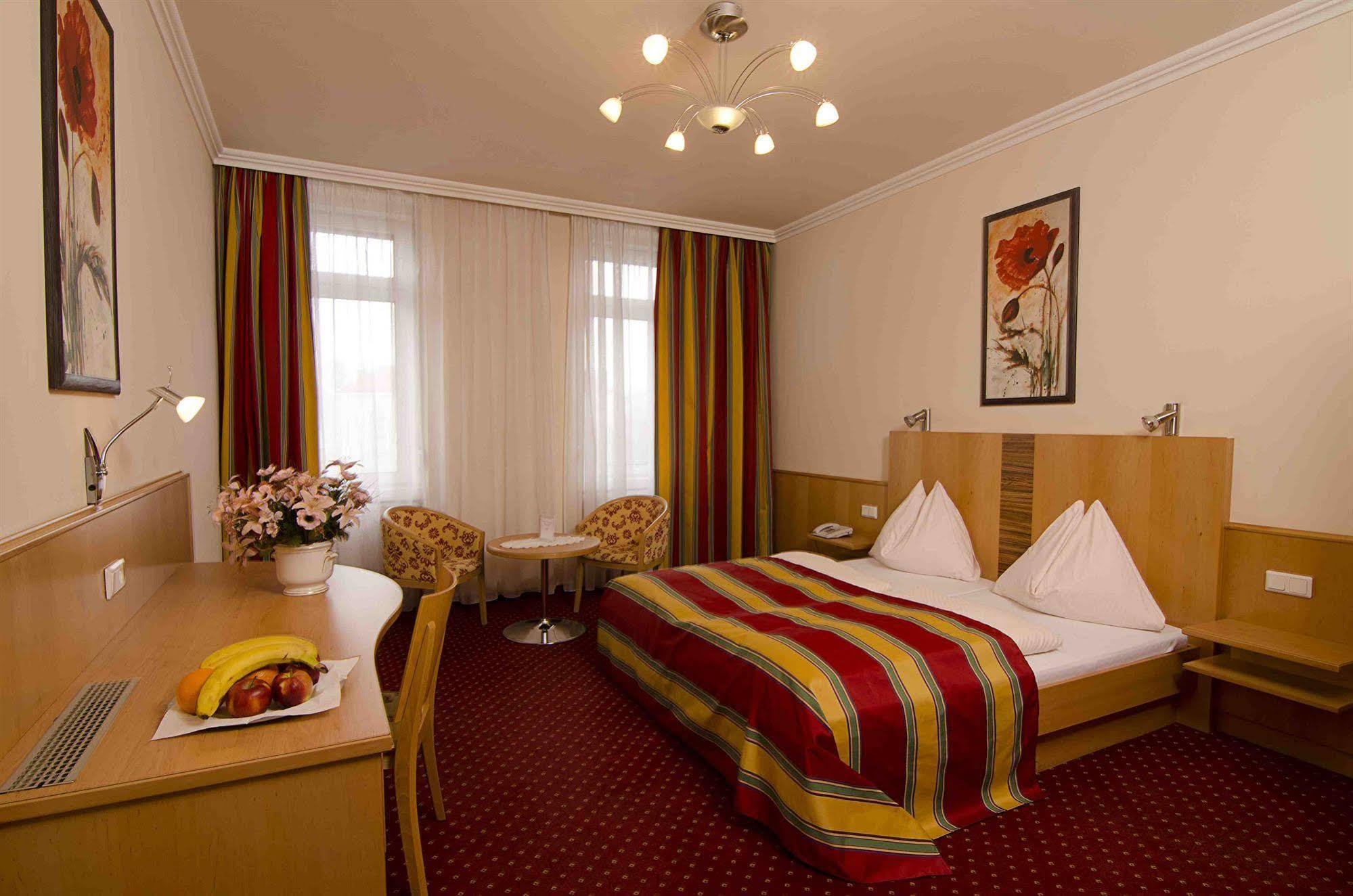 Hotel Cryston Відень Номер фото